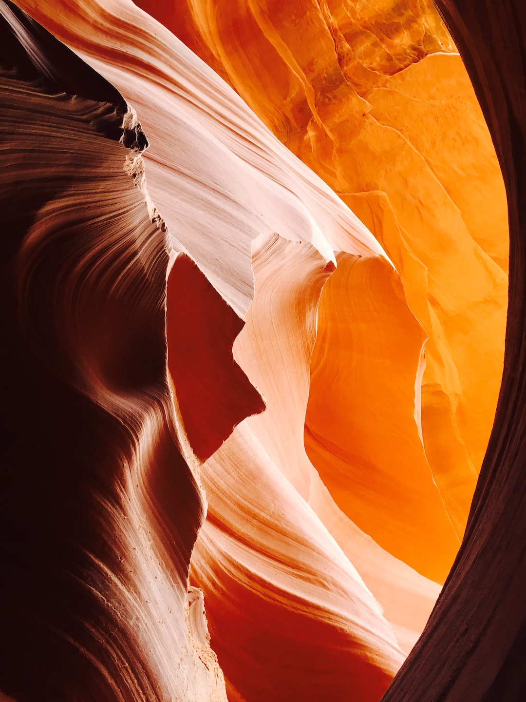 Swirling red rock wallpaper