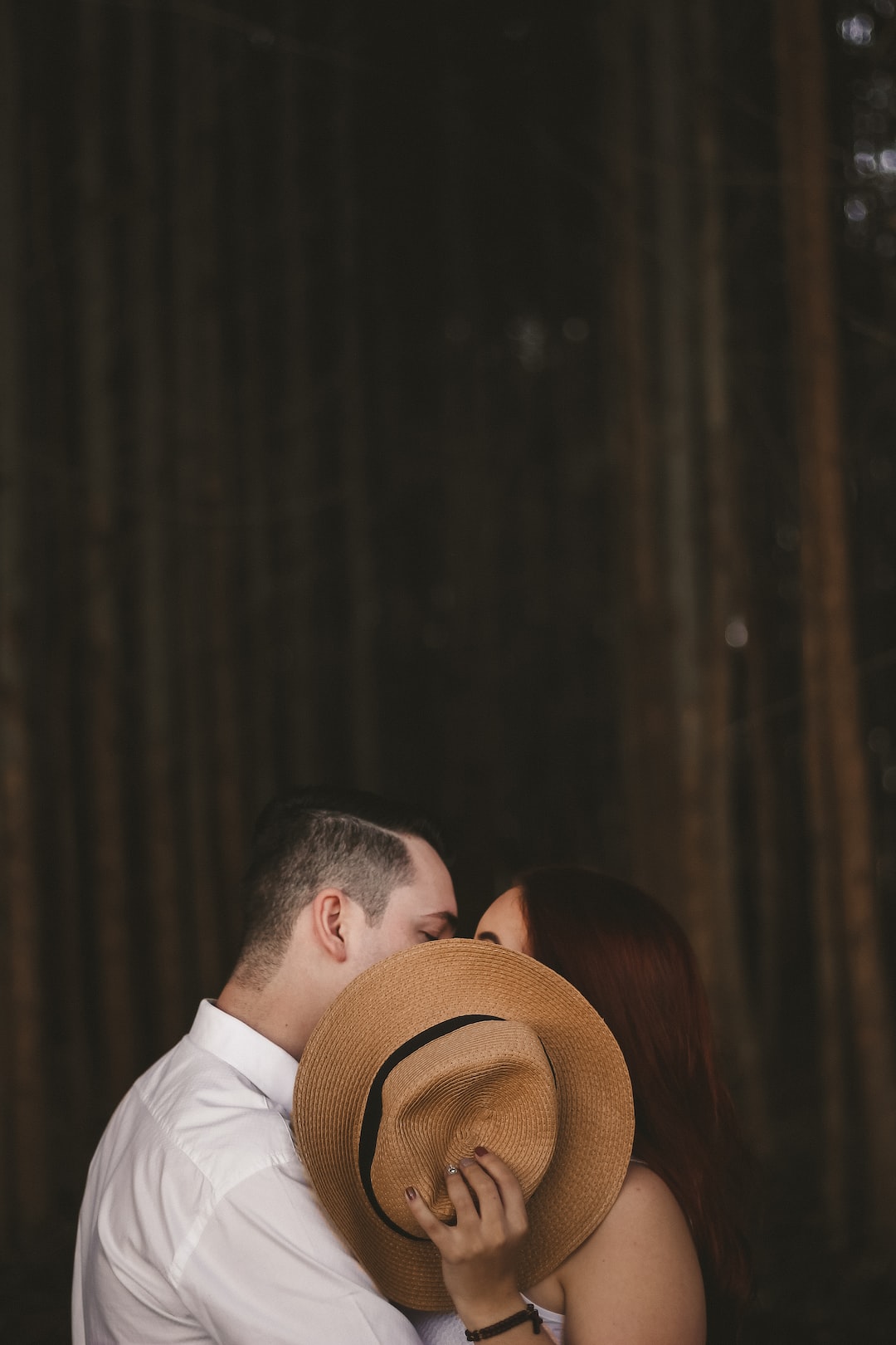 Straw hat kiss