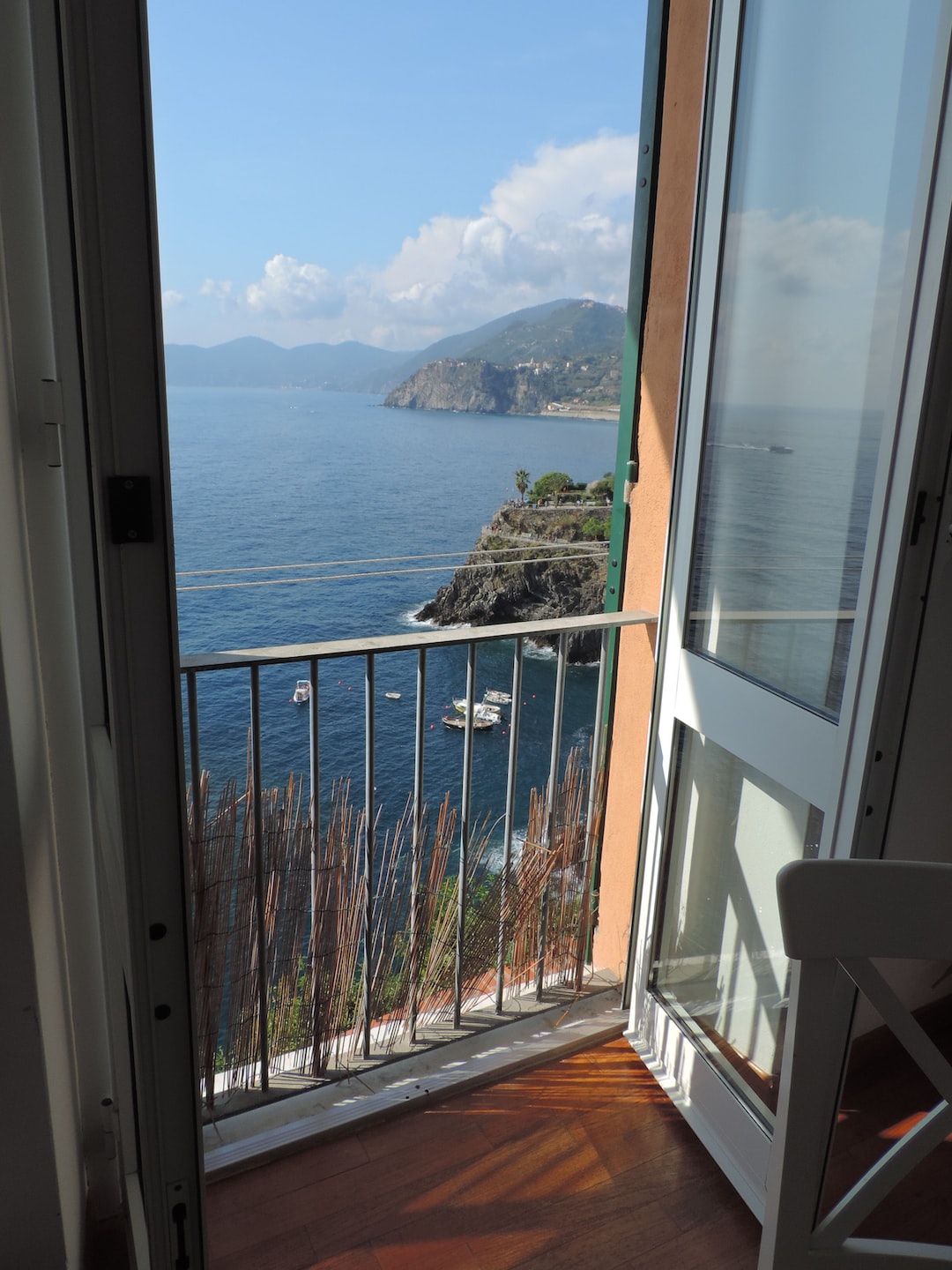 Photo of Ligurian sea in Manarola (Cinque Terre). 