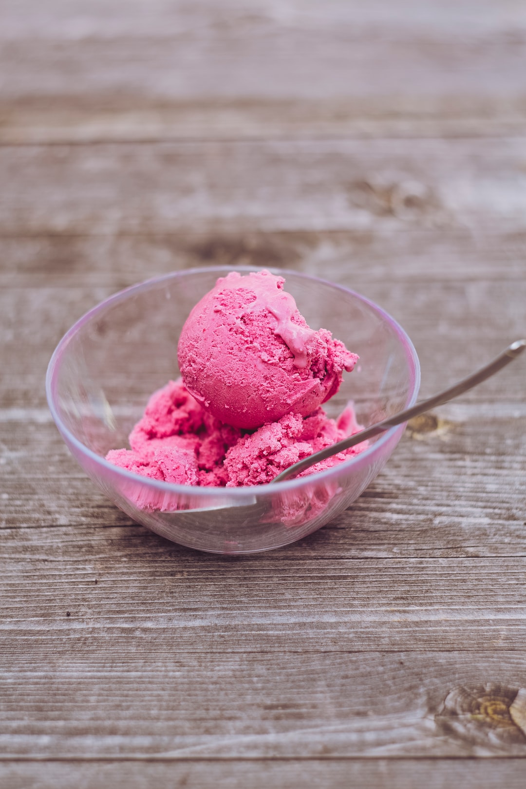 Homemade & Handcraft Strawberry ice cream gelateria. Made with Canon 5d Mark III and analog lens, Leica APO Macro Elmarit-R 1:2.8 / 100mm (Year: 1993)