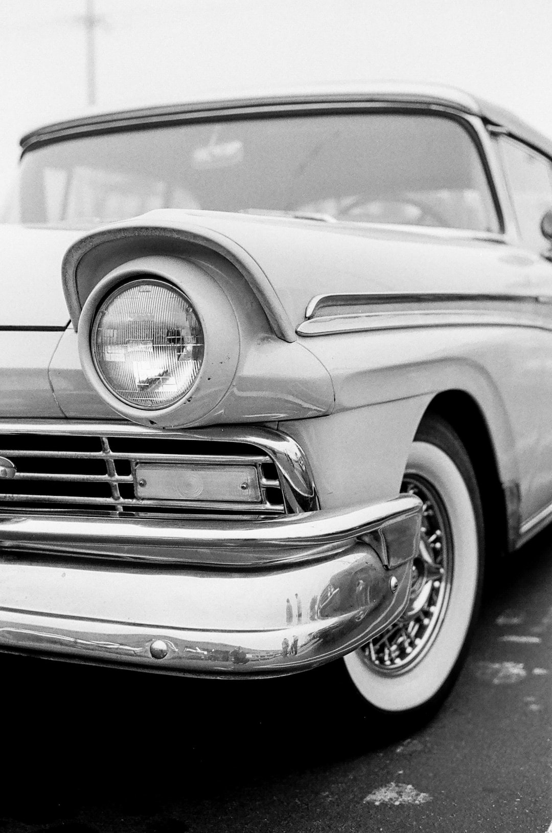 A classic car shot in black and white.