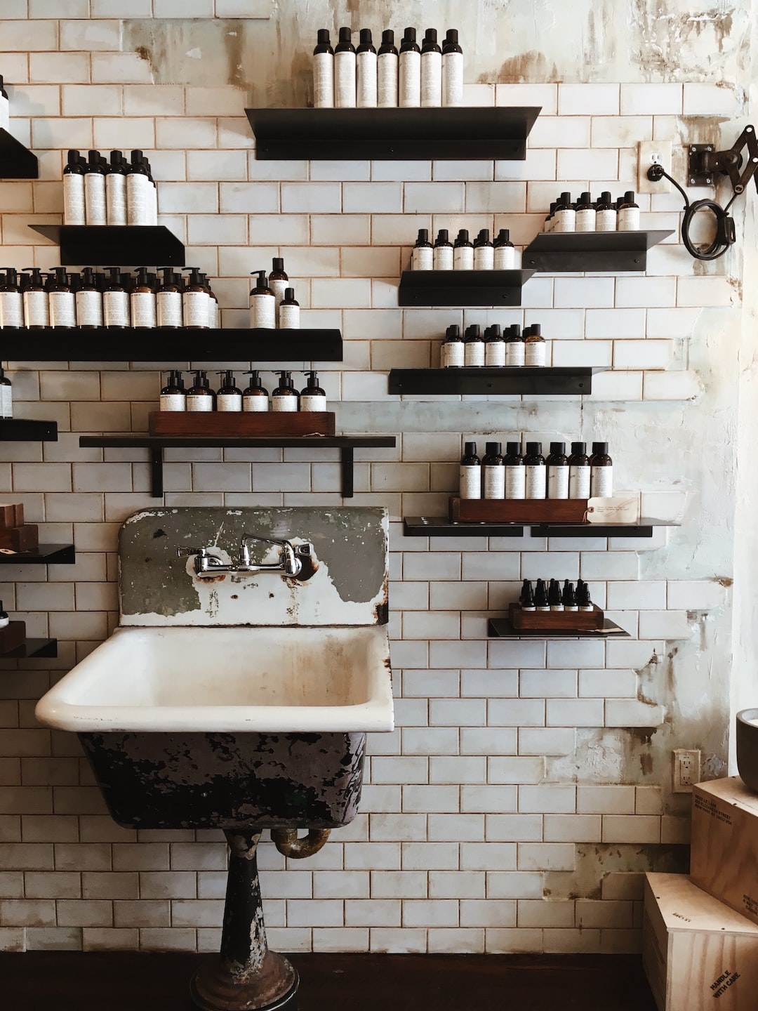 Antique bathroom in Labo shop.