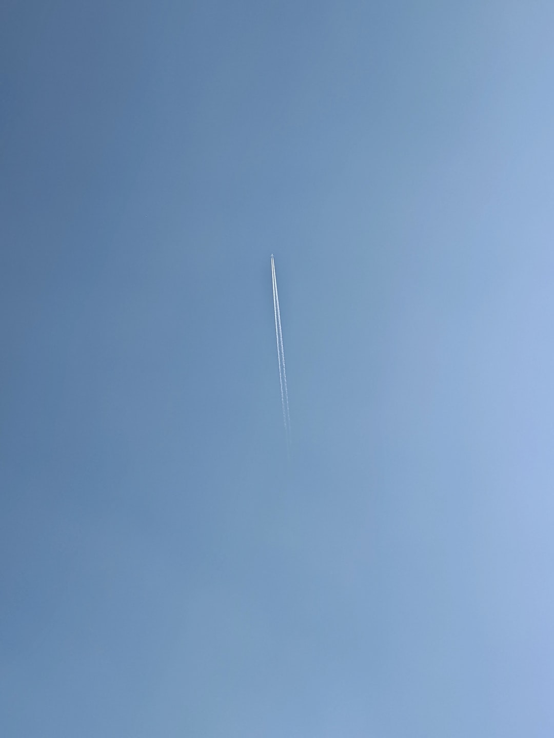 Jet plane cruising through 