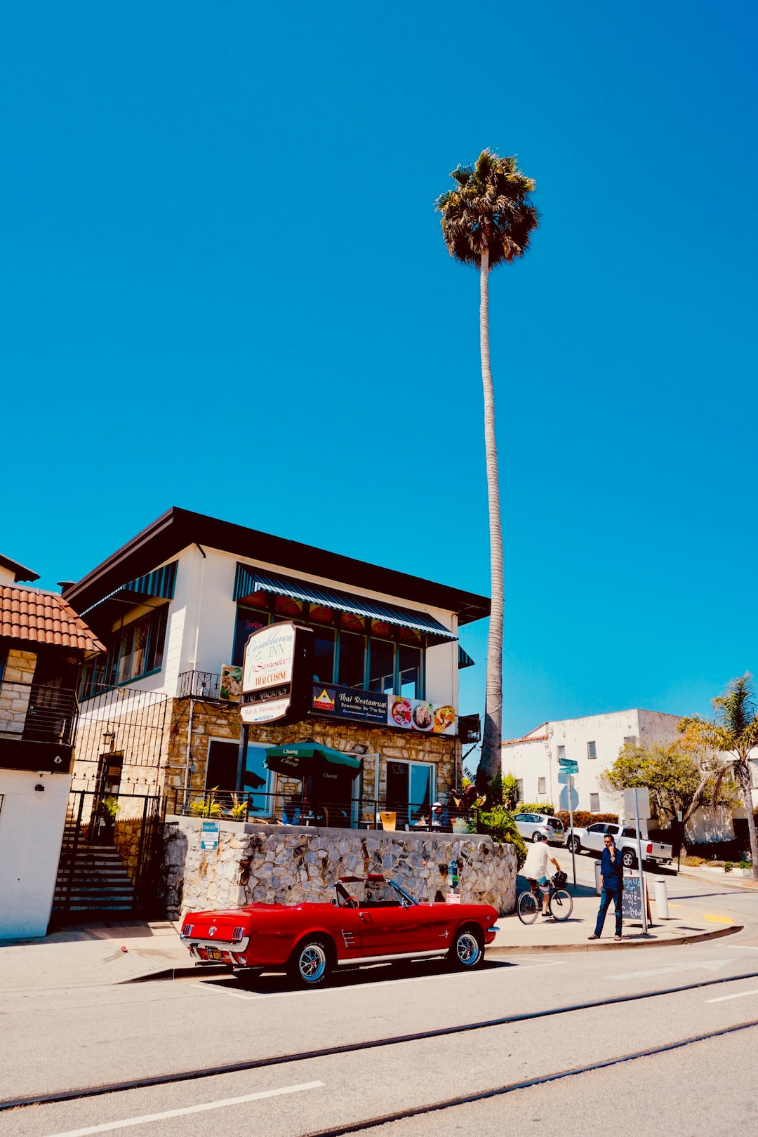 I had a a few ideas of pictures I wanted to create and a car and palm tree were involved…this couldn’t have been a better moment. Perhaps if that guy wasn’t in the shot talking on the phone, but so it goes.