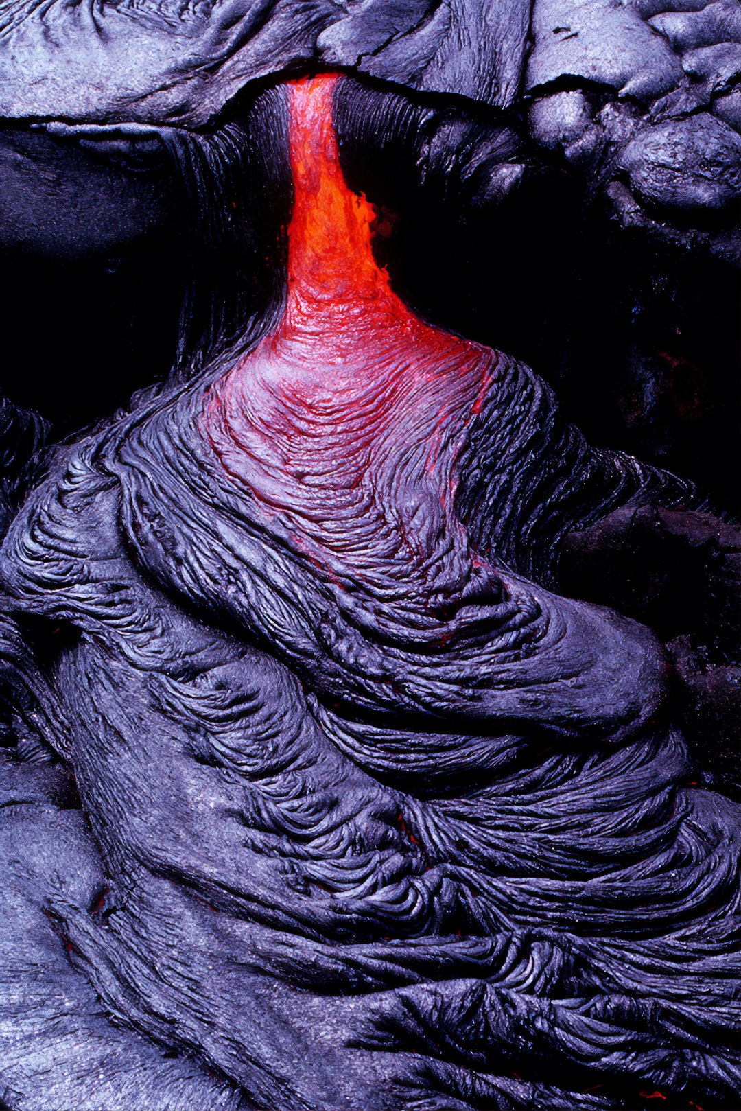 Pahoehoe ropes form in the Wahaula Lava Flow across from Wahaula Visitor Center on Hawai'i Island during the Kilauea East Rift Zone (ERZ) eruption on 6/15/89.