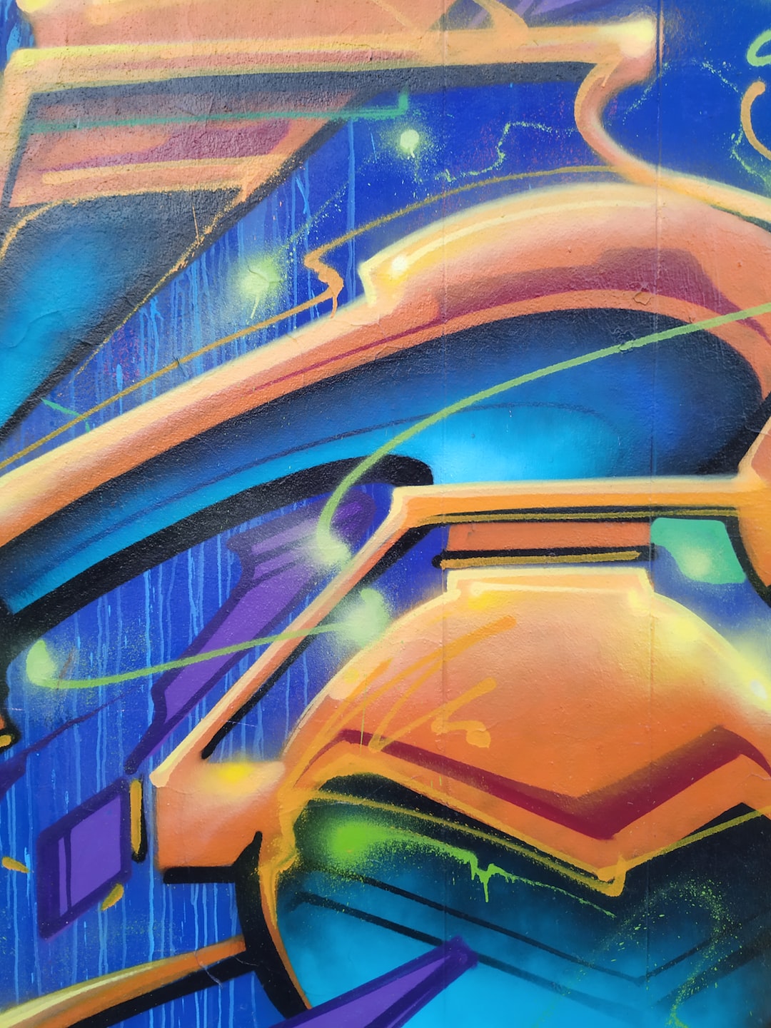 GRAFFITI SERIES 1: Detail of a mecha-style graffiti piece in Milano, Italy. 