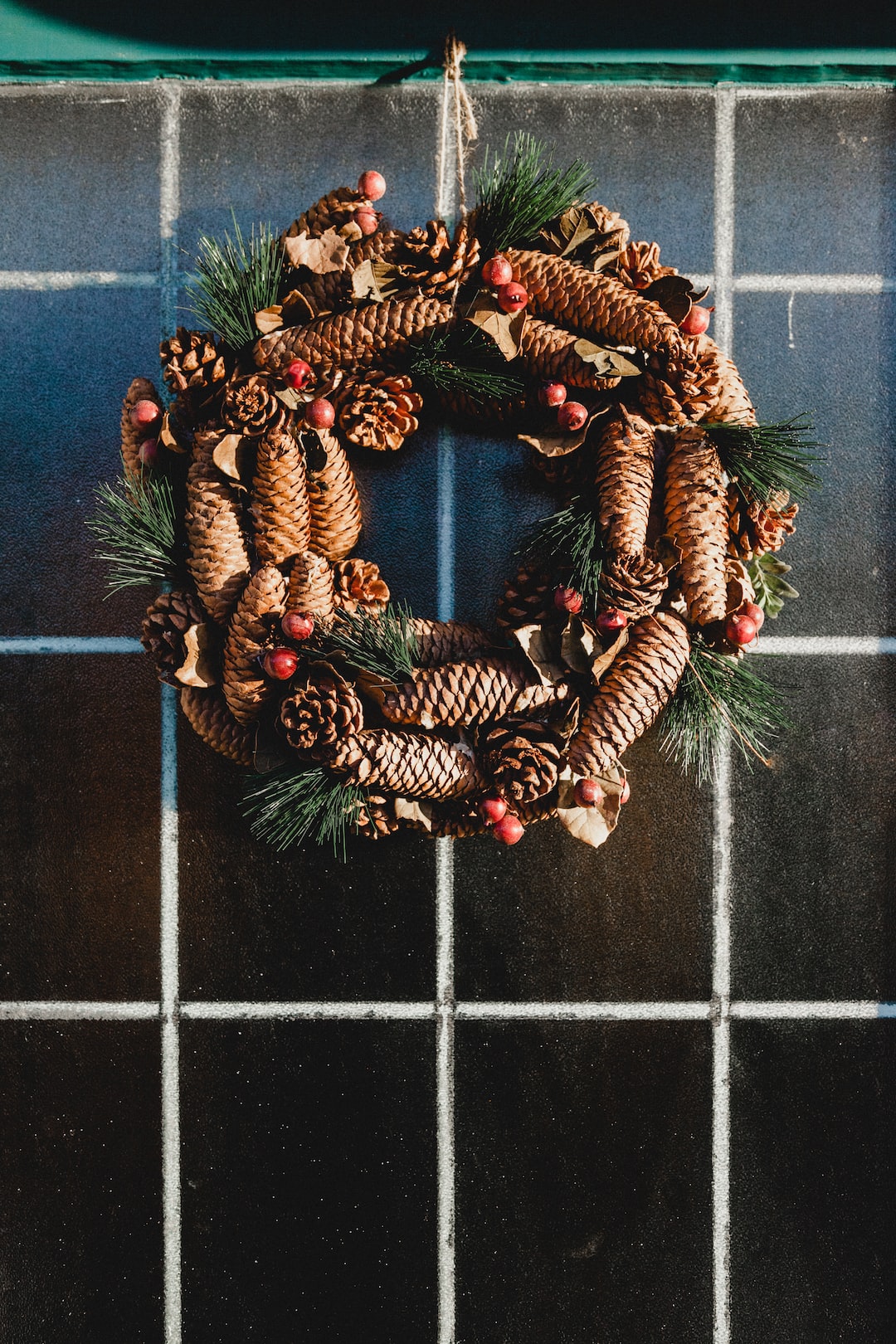 The low light yesterday afternoon lit up this pine cone Christmas wreath and made it almost ‘glow’. Christmas may be over but I still love a front door and I definitely wish that I could keep wreaths up all year round.