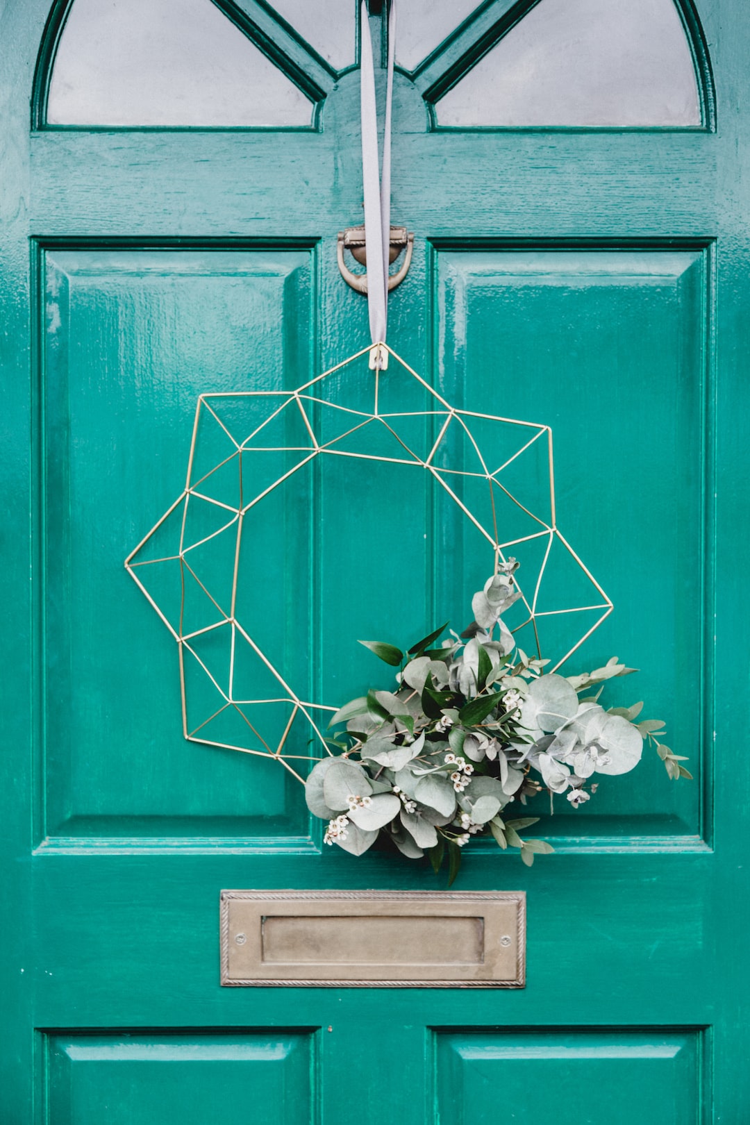 I used some leftover foliage from a photo shoot to style this gold metal geometric wreath from Hobbycraft. Here she is hanging on my green front door!