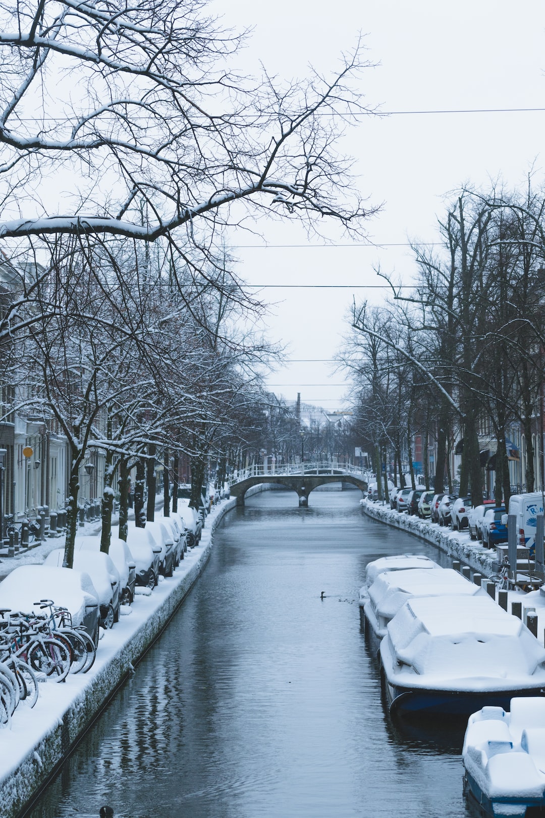 Delft is Amsterdam minus the tourist attention plus the beauty of silence