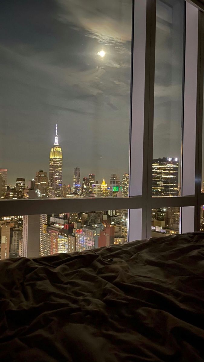 Pin by Borgesraphaelle on  in 2021  Apartment view City aesthetic New york life  Apartment view City view apartment Night aesthetic