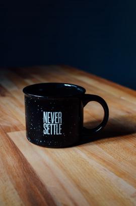 Never settle mug