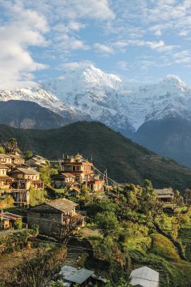 Quando fai trekking in quelle zone la cosa che attendi con maggiore ansia è il sole, specialmente la mattina presto, specialmente quando puoi ammirare montagne del genere intorno a te.