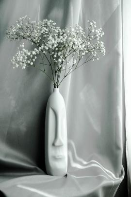 head in the cloud - interior decor - minimal vase & baby breath flower as a decor piece for my workplace. How peaceful & zen it is! 