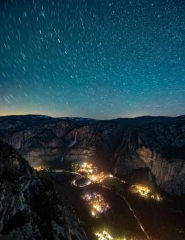 The Yosemite valley at 3:00 a.m from Glacier point.
