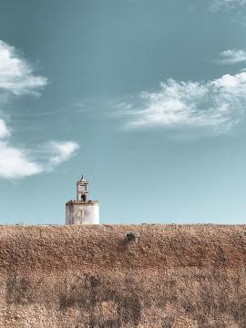 Minimalist picture of mosque in Morocco