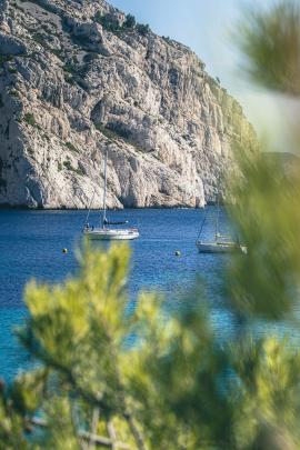 Vue de bateaux à la calanque de Sormiou en France