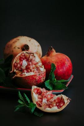 Pomegranate fruit essay.