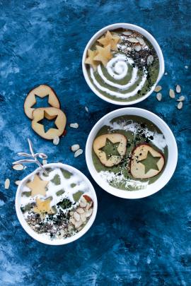 Green smoothie bowls with yogurt swirls