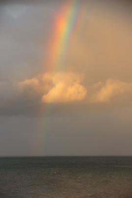 Beautiful rainbow (regenboog) above the sea