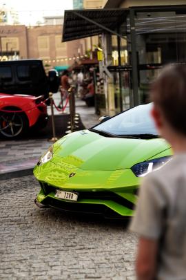 Child looking a lamborghini 