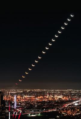 Melbourne MoonSet