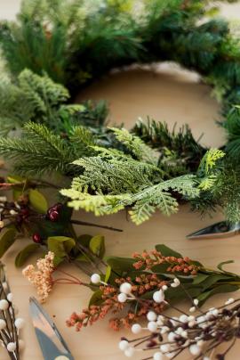 Making a wreath is always so relaxing. Turn on the creativity for just a bit :)