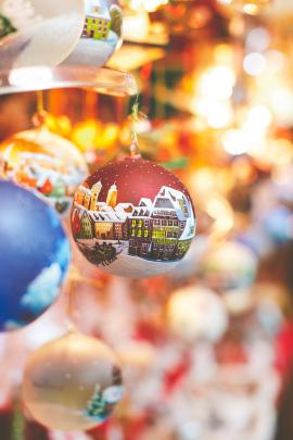 World famous "Nürnberger Christkindlesmarkt" – hand blown handcraft christmas balls decoration 