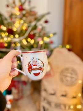 teatime-cup in hand-christmas mug-mug-cozy