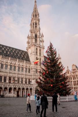 Chrismas tree on the grote markt in brussels