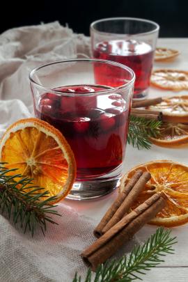 Christmas cranberry drink with cinnamon and oranges